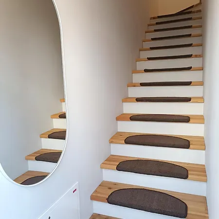 Апартаменти Cozy By Rasina